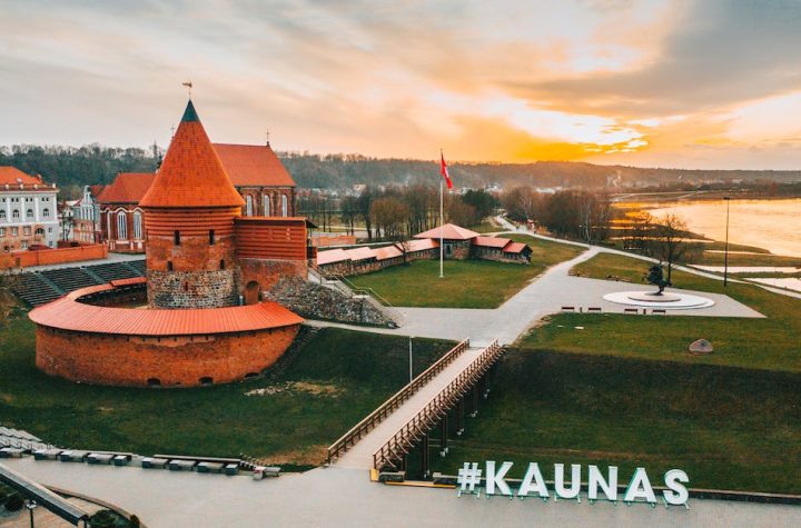 drone-shot-of-kaunas-castle