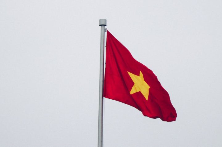 red-and-yellow-flag-close-up-photography